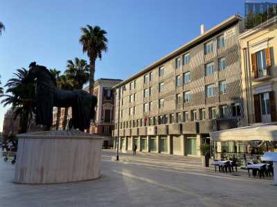 Oggi sede della Ripartizione tributi del Comune, si trovava in corso Vittorio Emanuele, davanti all�entrata dell�antico Albergo Diurno e accanto al Palazzo della Prefettura

